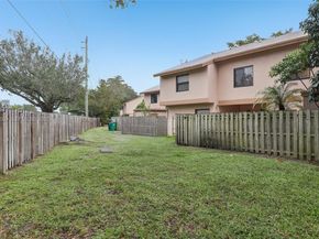 30 Chestnut Cir, Cooper City FL 33026
