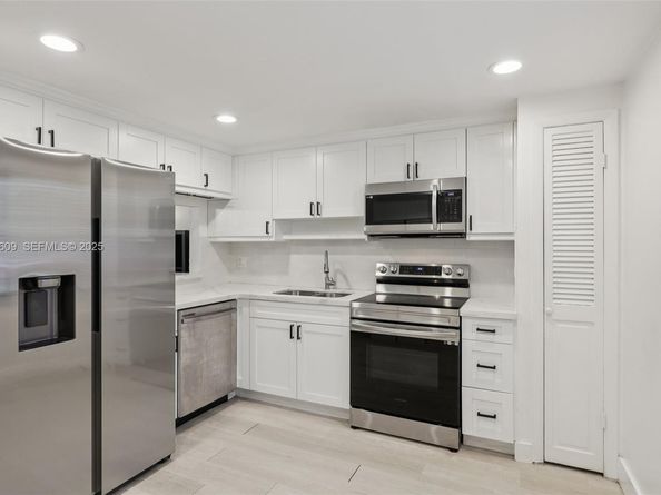 30 Chestnut Cir, Cooper City FL 33026