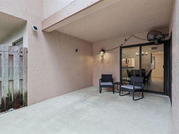 30 Chestnut Cir, Cooper City FL 33026