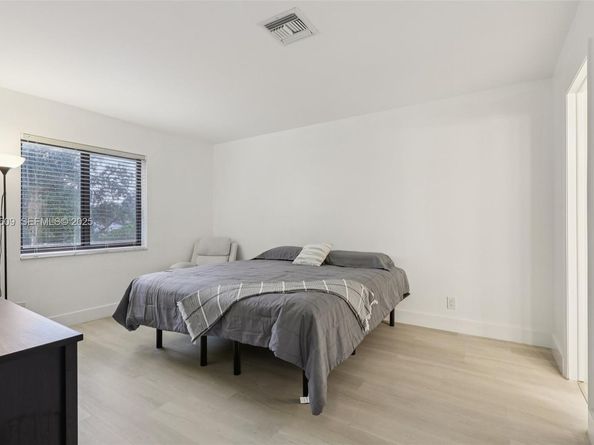 30 Chestnut Cir, Cooper City FL 33026