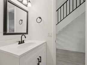 30 Chestnut Cir, Cooper City FL 33026