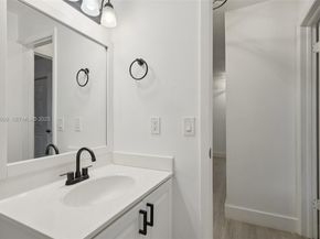 30 Chestnut Cir, Cooper City FL 33026