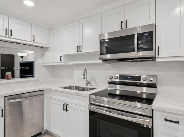 30 Chestnut Cir, Cooper City FL 33026