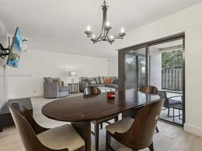 30 Chestnut Cir, Cooper City FL 33026