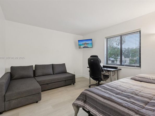 30 Chestnut Cir, Cooper City FL 33026