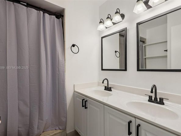 30 Chestnut Cir, Cooper City FL 33026