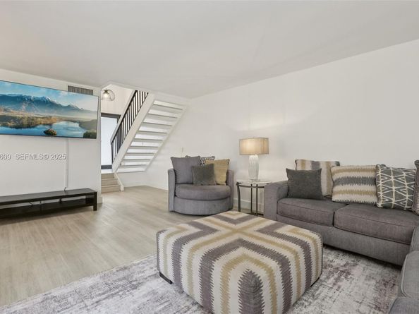 30 Chestnut Cir, Cooper City FL 33026