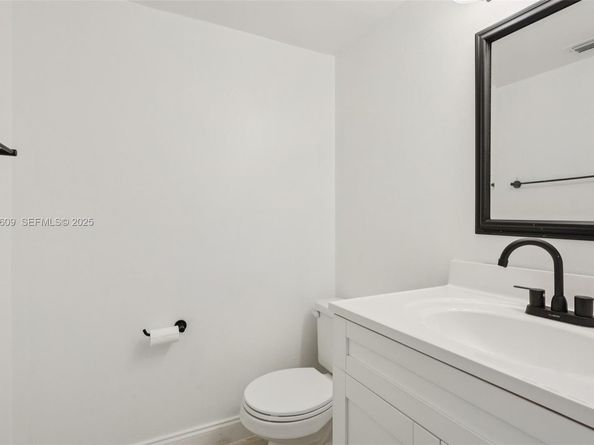 30 Chestnut Cir, Cooper City FL 33026