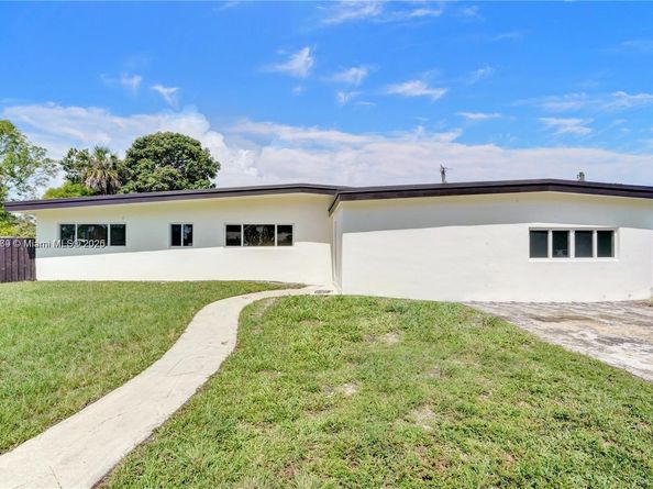 19900 NE 21st Ave, Miami FL 33179