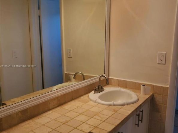 851 NE 14th Ave 414, Hallandale Beach FL 33009