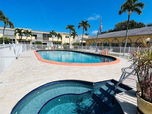 851 NE 14th Ave 414, Hallandale Beach FL 33009
