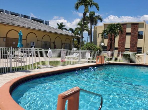 851 NE 14th Ave 414, Hallandale Beach FL 33009