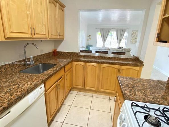6900 N Kendall Dr A102, Pinecrest FL 33156