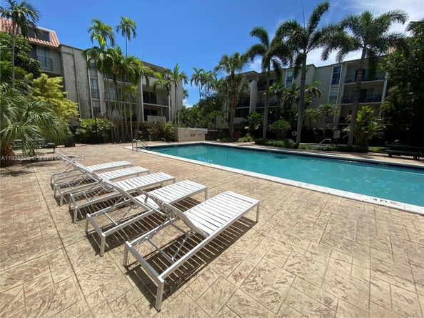 6900 N Kendall Dr A102, Pinecrest FL 33156