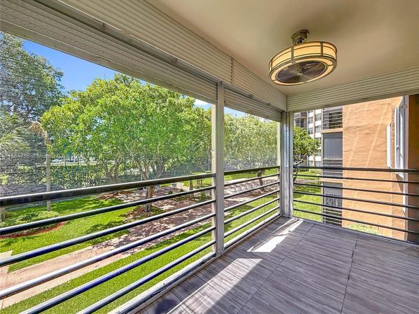 1100 Saint Charles Pl 219, Pembroke Pines FL 33026