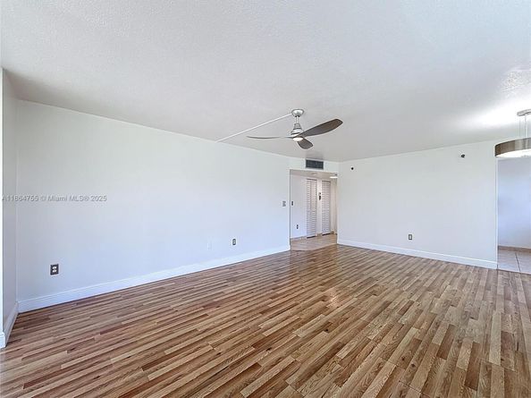 1100 Saint Charles Pl 219, Pembroke Pines FL 33026