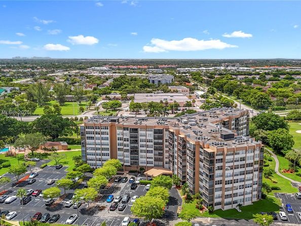 1100 Saint Charles Pl 219, Pembroke Pines FL 33026