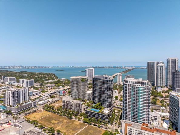 121 NE 34th St 1514, Miami FL 33137