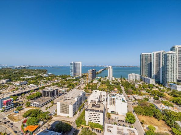 121 NE 34th St 1514, Miami FL 33137