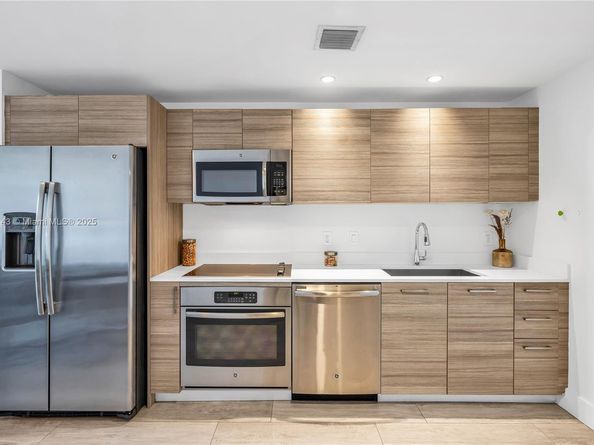 121 NE 34th St 1514, Miami FL 33137