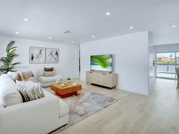 1050 SE 5th Ct, Pompano Beach FL 33060