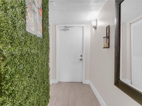 9410 Poinciana Pl 206, Davie FL 33324