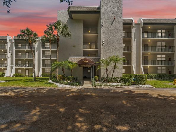 9410 Poinciana Pl 206, Davie FL 33324