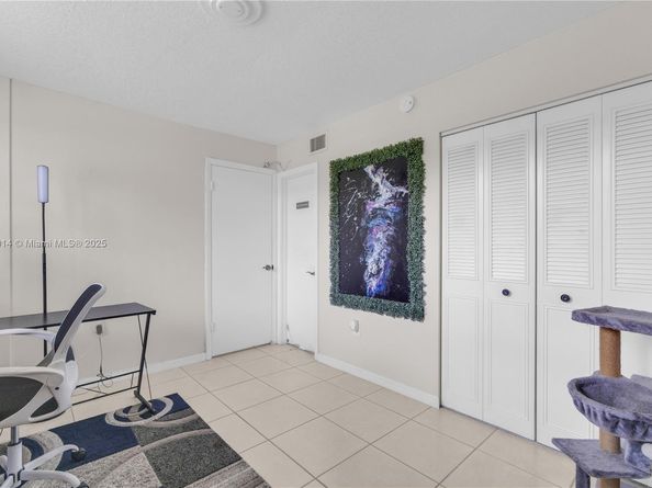 9410 Poinciana Pl 206, Davie FL 33324