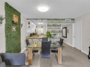 9410 Poinciana Pl 206, Davie FL 33324