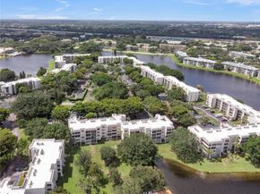 9410 Poinciana Pl 206, Davie FL 33324
