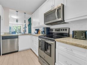 9410 Poinciana Pl 206, Davie FL 33324
