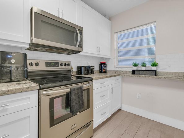 9410 Poinciana Pl 206, Davie FL 33324