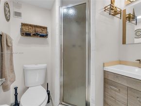 9410 Poinciana Pl 206, Davie FL 33324