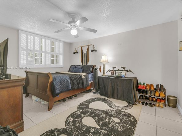 9410 Poinciana Pl 206, Davie FL 33324