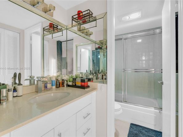 9410 Poinciana Pl 206, Davie FL 33324
