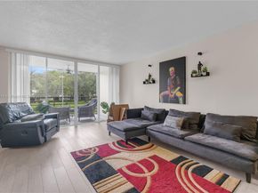 9410 Poinciana Pl 206, Davie FL 33324