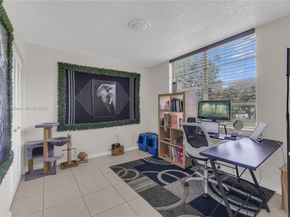 9410 Poinciana Pl 206, Davie FL 33324