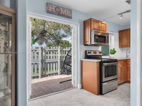 1568 Springside Dr 1568, Weston FL 33326