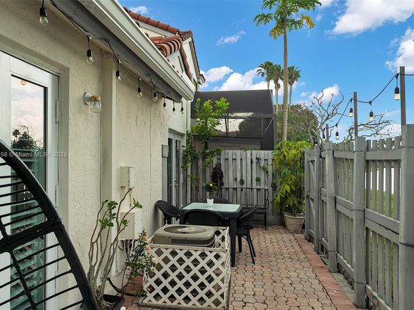 1568 Springside Dr 1568, Weston FL 33326