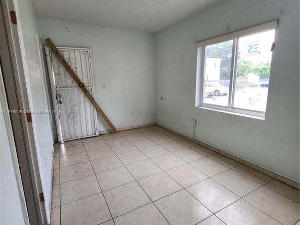 8454 NW 4th Ave 8454, Miami FL 33150