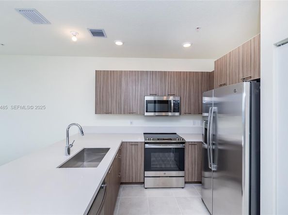 6450 NW 102 Path 303, Doral FL 33178