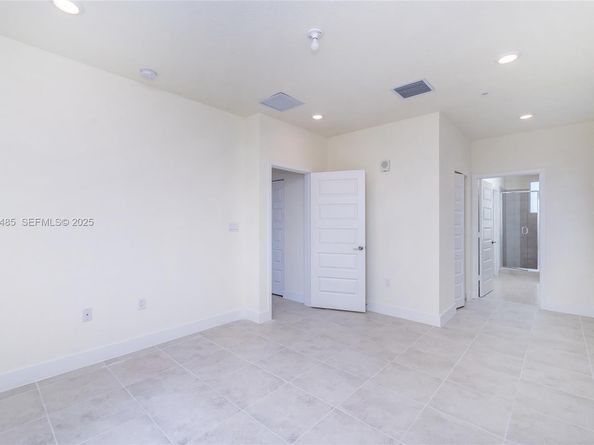 6450 NW 102 Path 303, Doral FL 33178