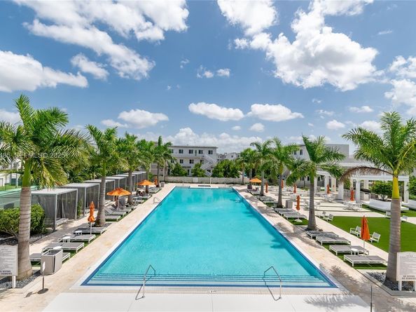 6450 NW 102 Path 303, Doral FL 33178