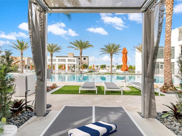 6450 NW 102 Path 303, Doral FL 33178