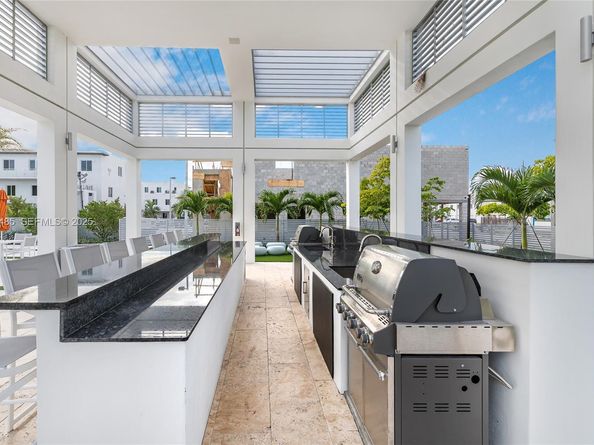 6450 NW 102 Path 303, Doral FL 33178