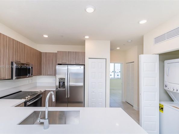 6450 NW 102 Path 303, Doral FL 33178