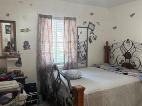 990 SW 9th St, Miami FL 33130