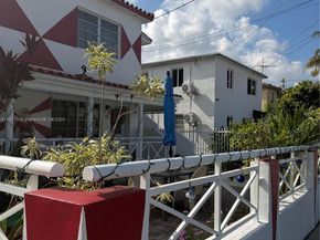 990 SW 9th St, Miami FL 33130