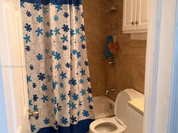 990 SW 9th St, Miami FL 33130