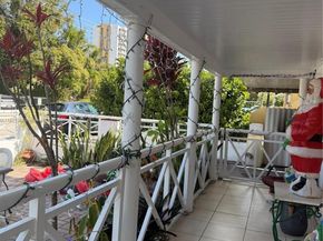 990 SW 9th St, Miami FL 33130